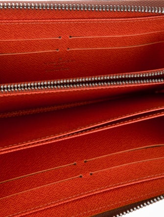 Louis Vuitton Signature Logo Epi Leather Zippy Wallet