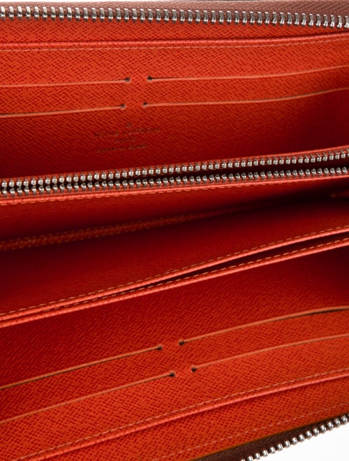 Louis Vuitton Signature Logo Epi Leather Zippy Wallet