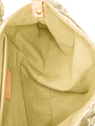 Louis Vuitton LV Monogram Pleaty