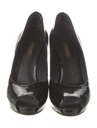Louis Vuitton Patent Leather Studded Accents Pumps