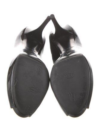 Louis Vuitton Patent Leather Studded Accents Pumps