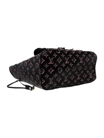 Louis Vuitton LV Monogram Neverfull w/Pouch MM