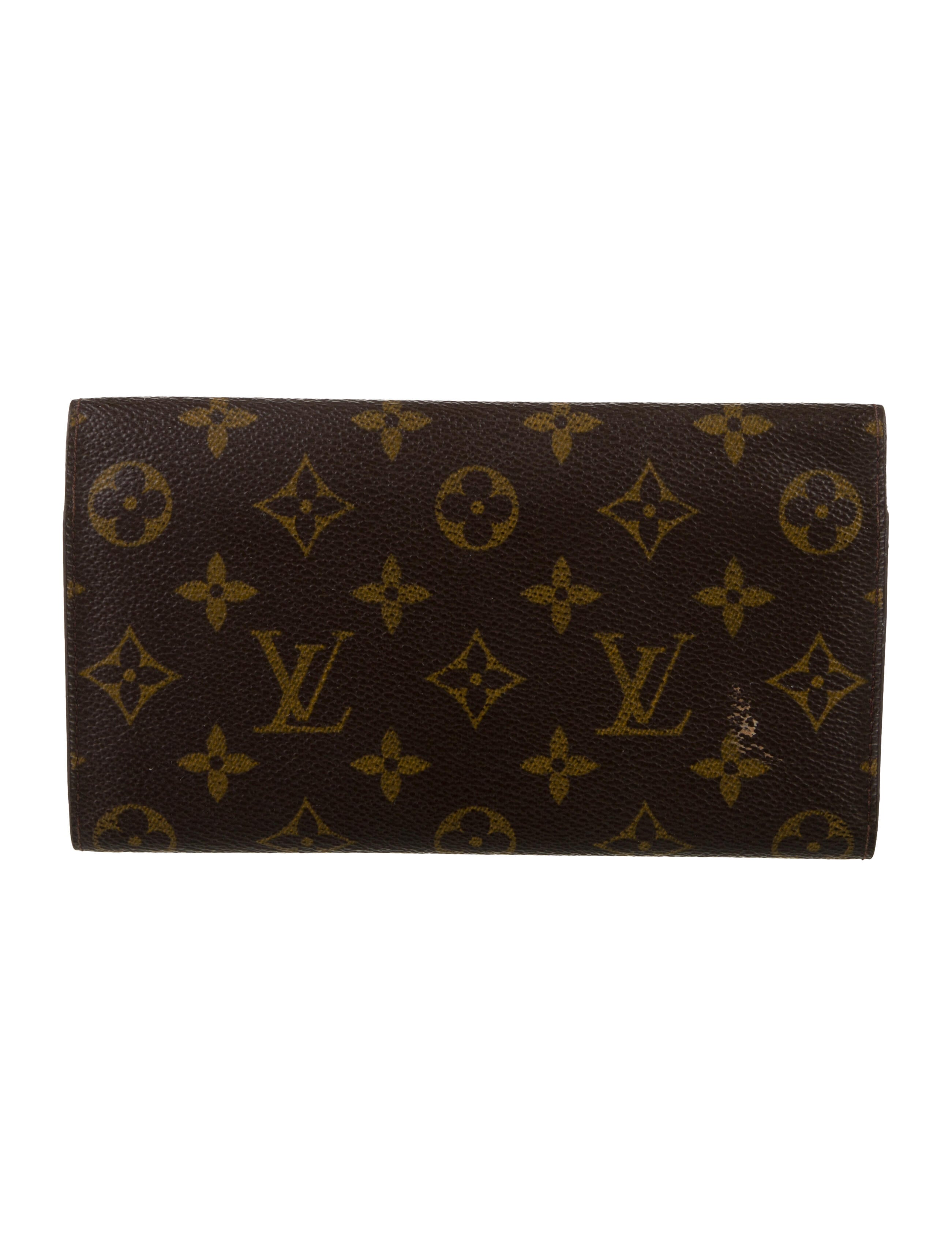 Louis Vuitton Vintage 2002 International Wallet