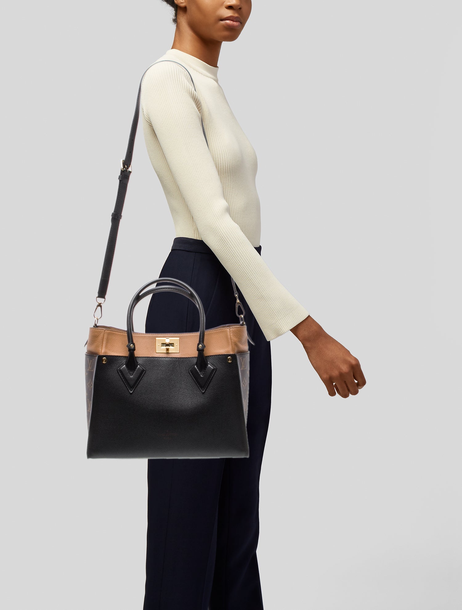 Louis Vuitton Signature On My Side MM