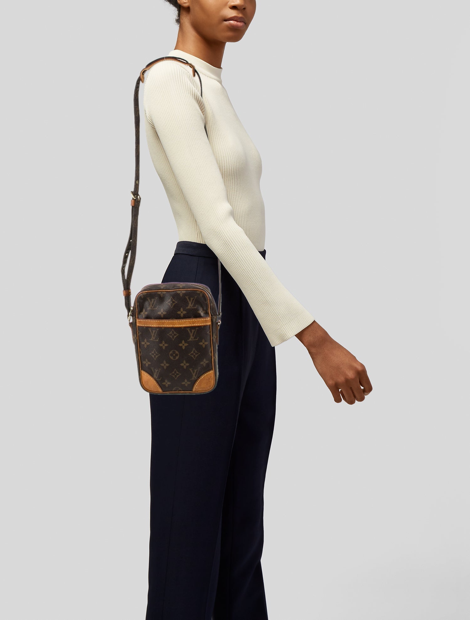 Louis Vuitton Messenger Bag