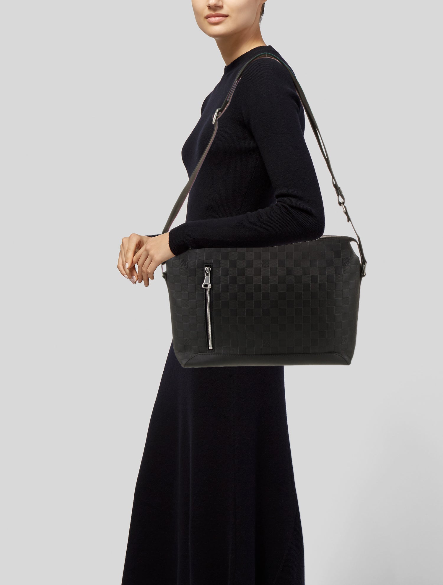 Louis Vuitton Damier Infini Discovery MM