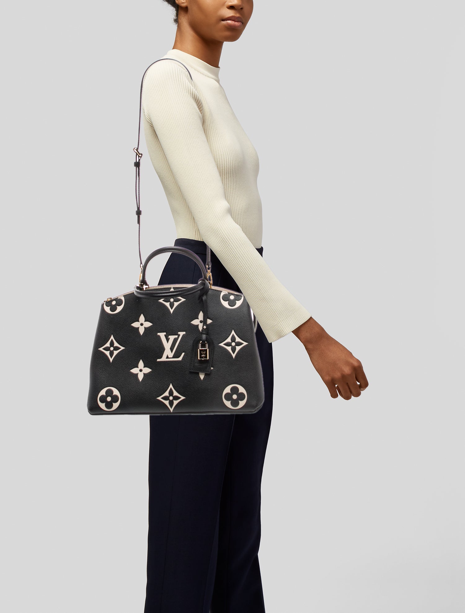 Louis Vuitton Monogram Giant Grand Palais