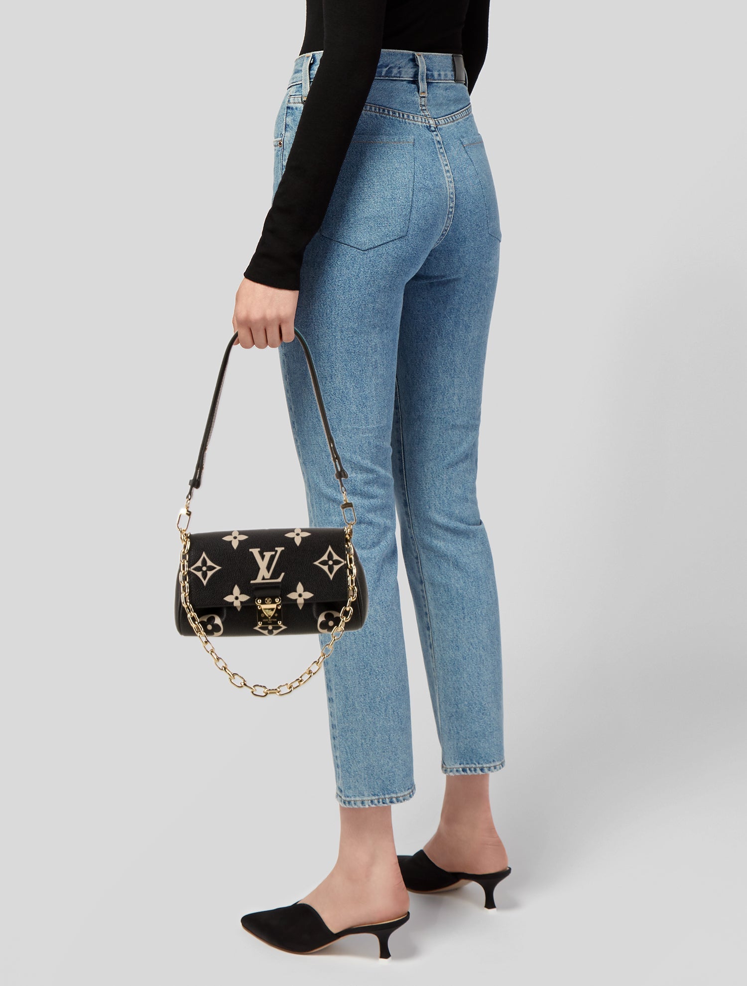 Louis Vuitton Monogram Giant Favorite