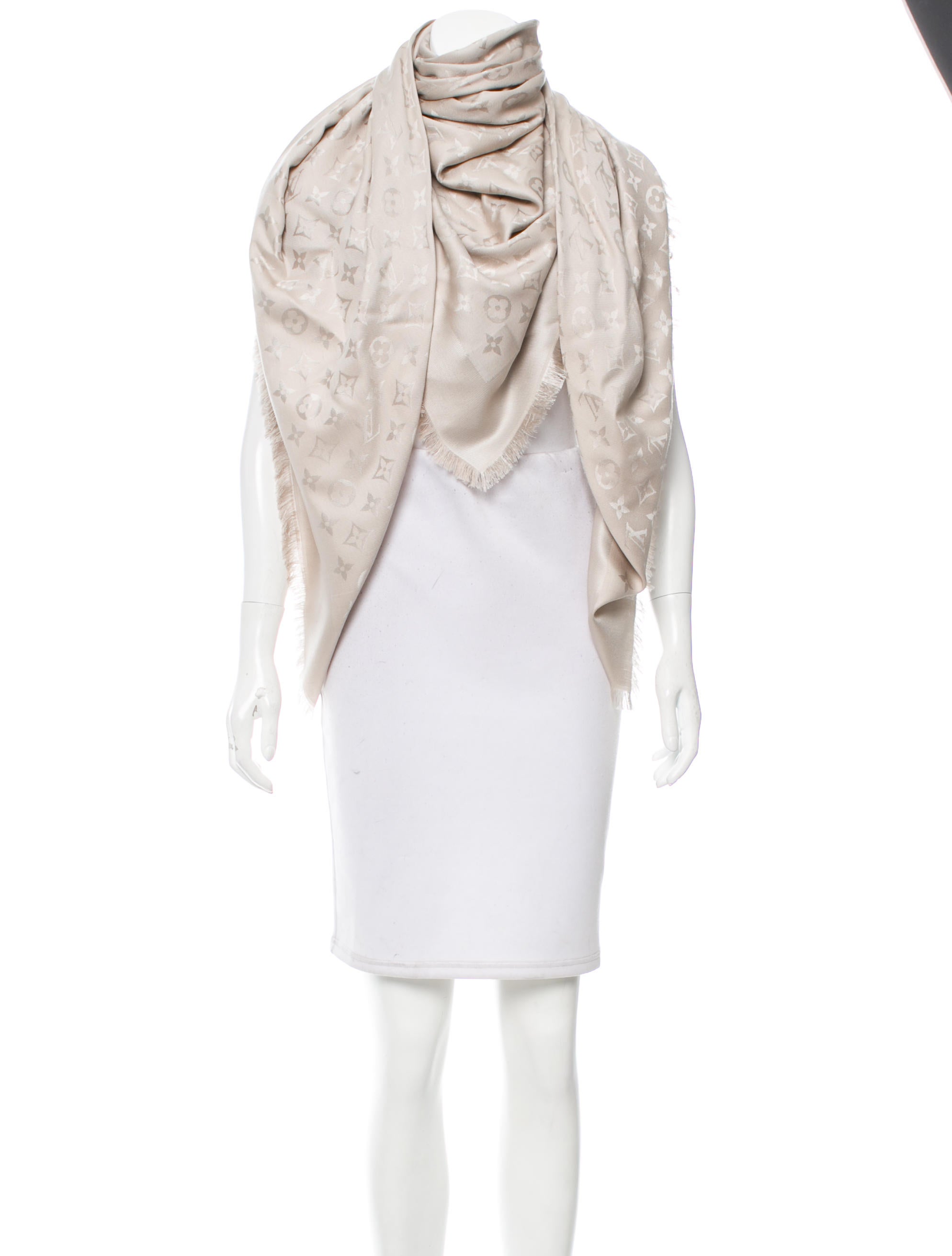 louis vuitton shawl tag