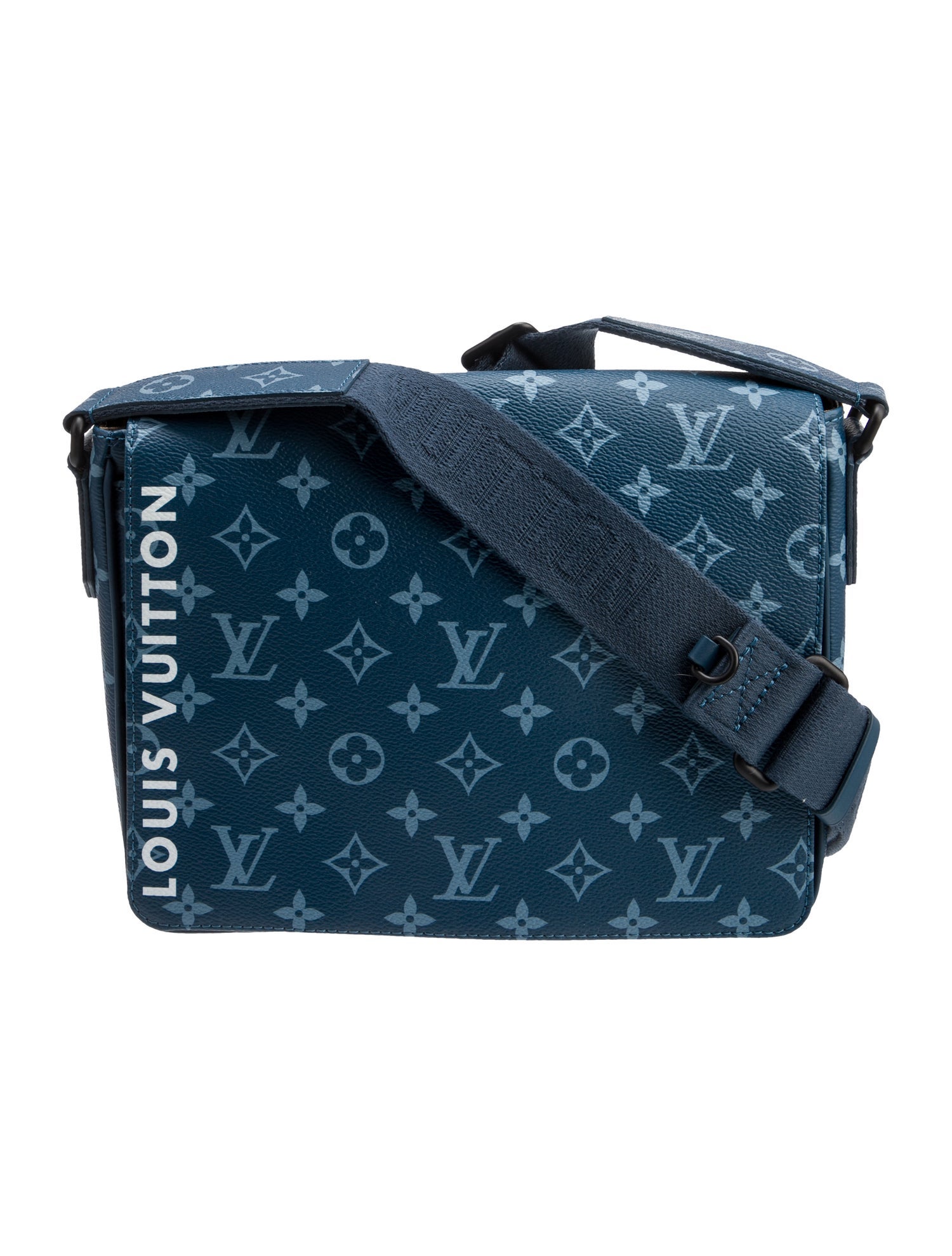 Louis Vuitton Monogram Eclipse District PM