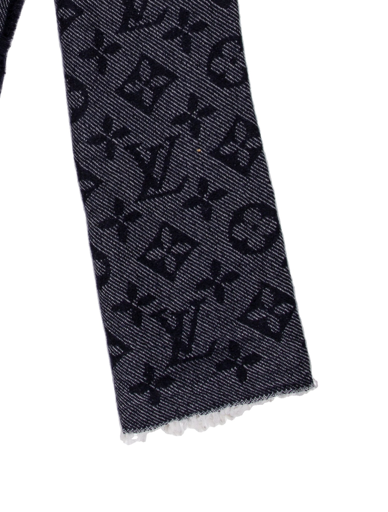 Louis Vuitton Cozy Wool Shawl