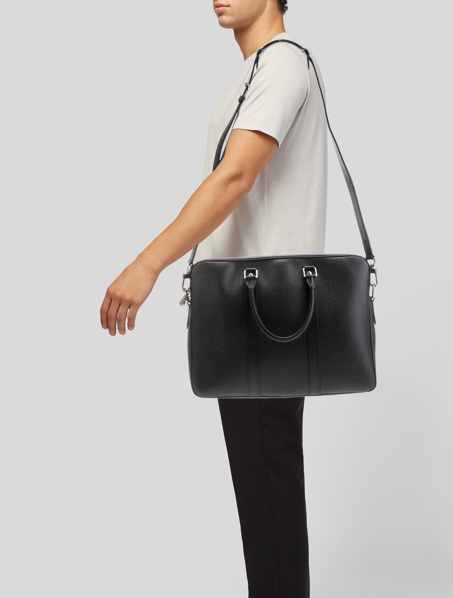 Louis Vuitton Taiga Leather Porte-Documents