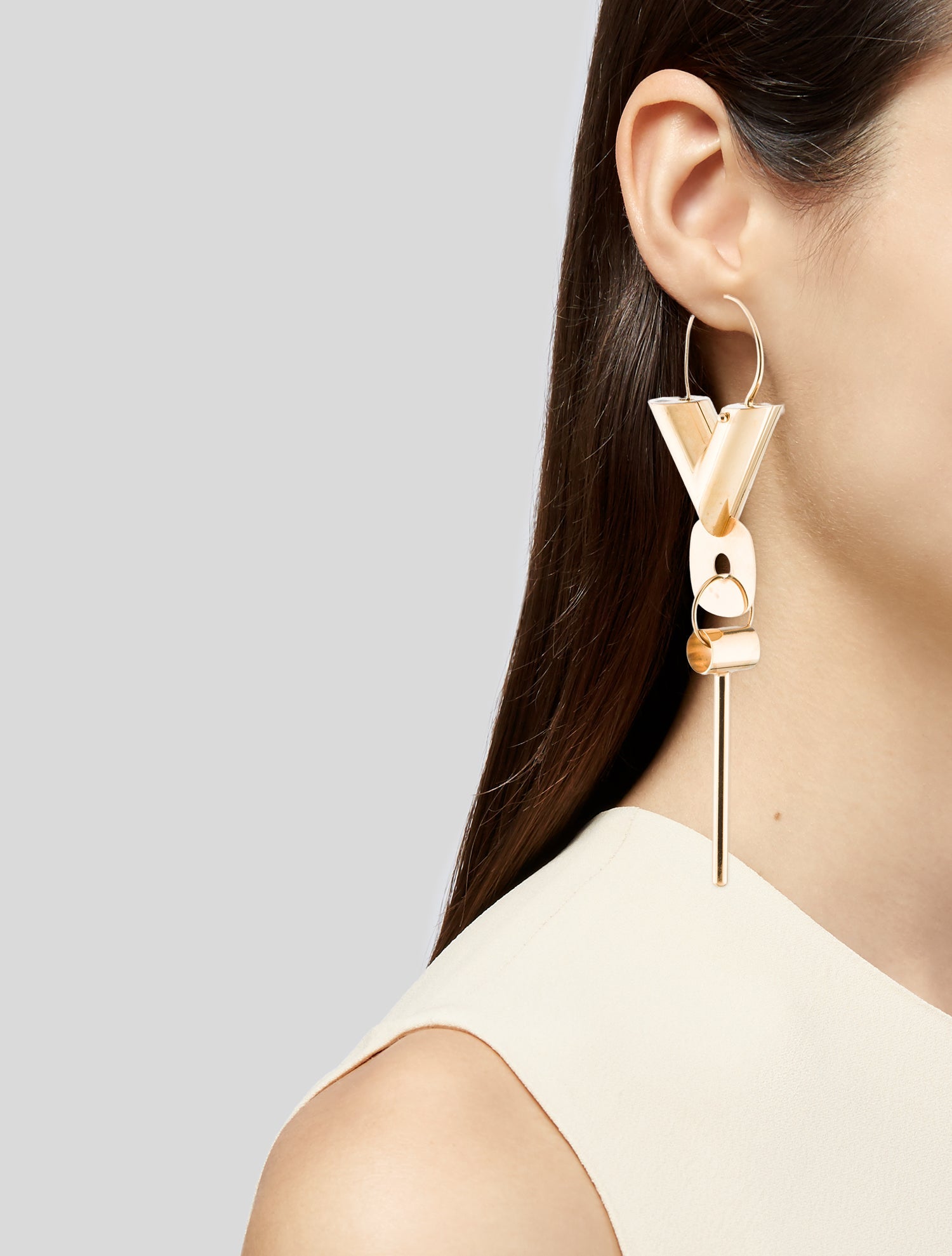 Louis Vuitton Essential V Earring