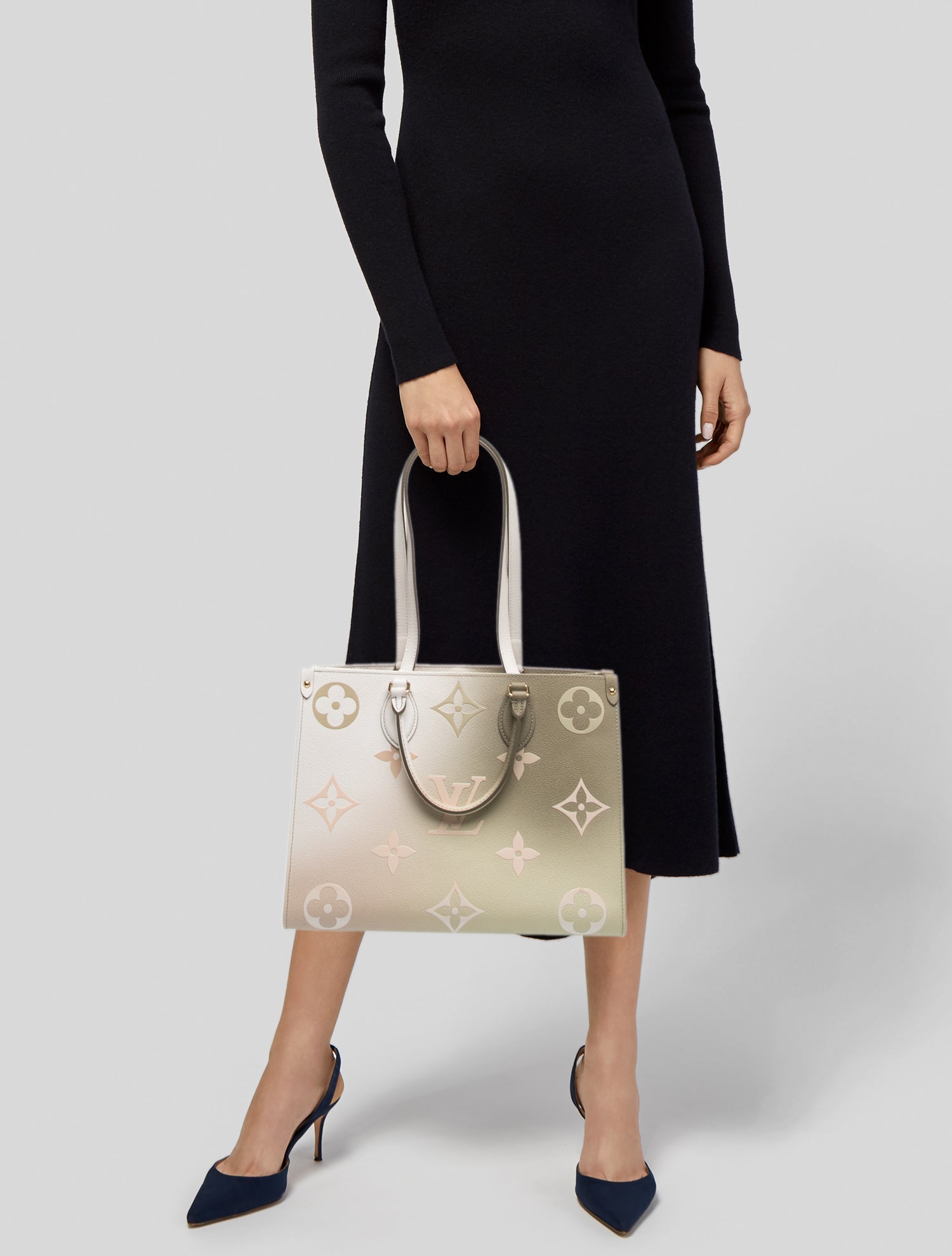 Louis Vuitton Monogram Giant OnTheGo MM