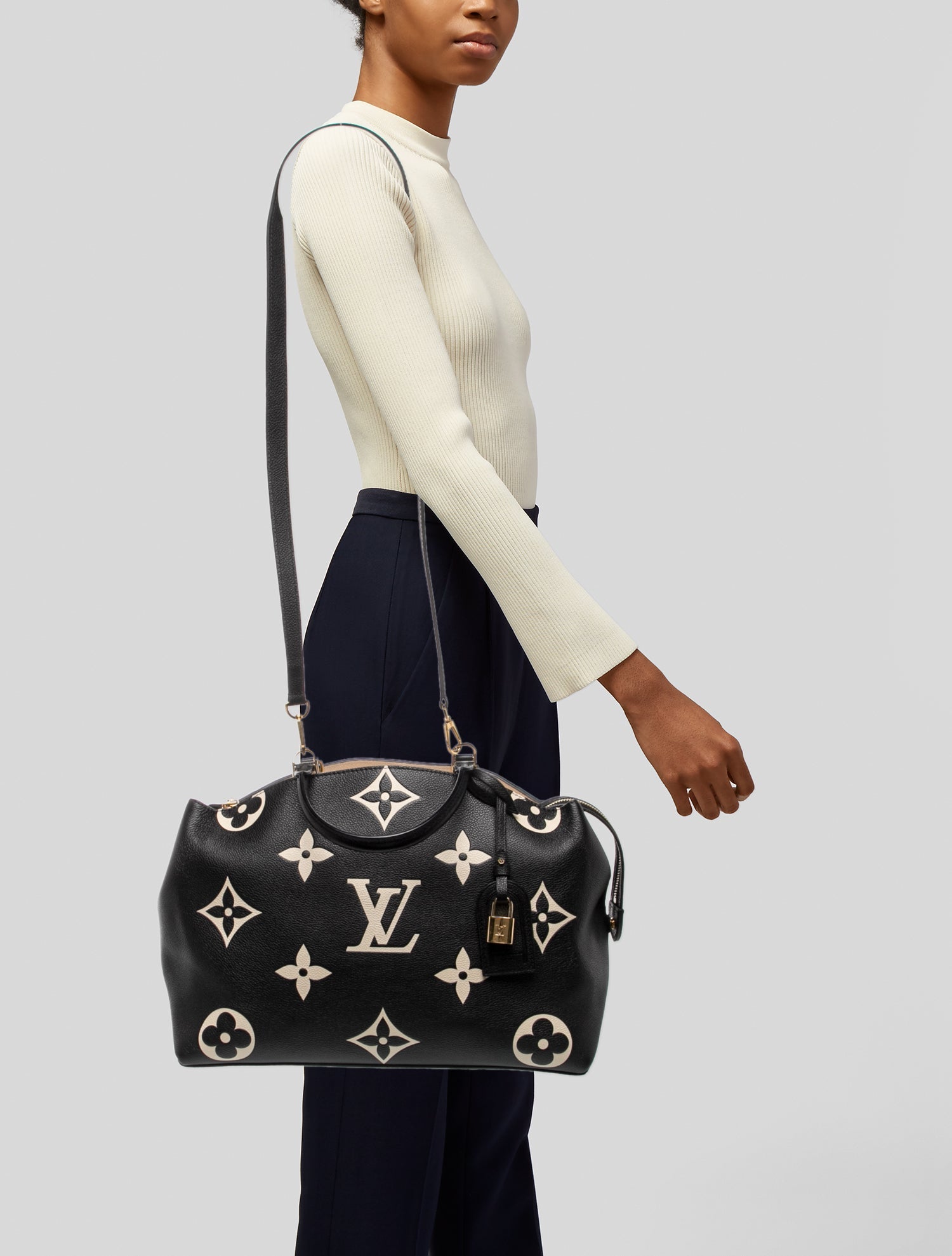 Louis Vuitton Monogram Giant Grand Palais - Black Handle Bags