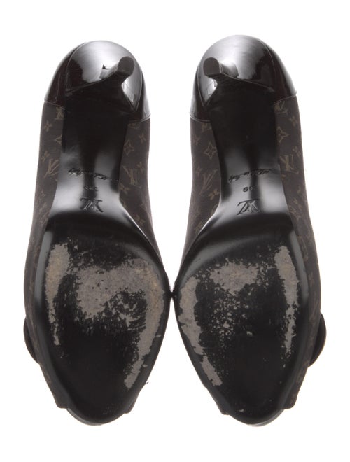Louis Vuitton Canvas Printed Pumps