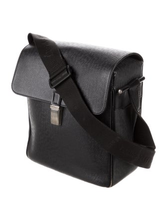 Louis Vuitton Taïga Yaranga Camera Bag