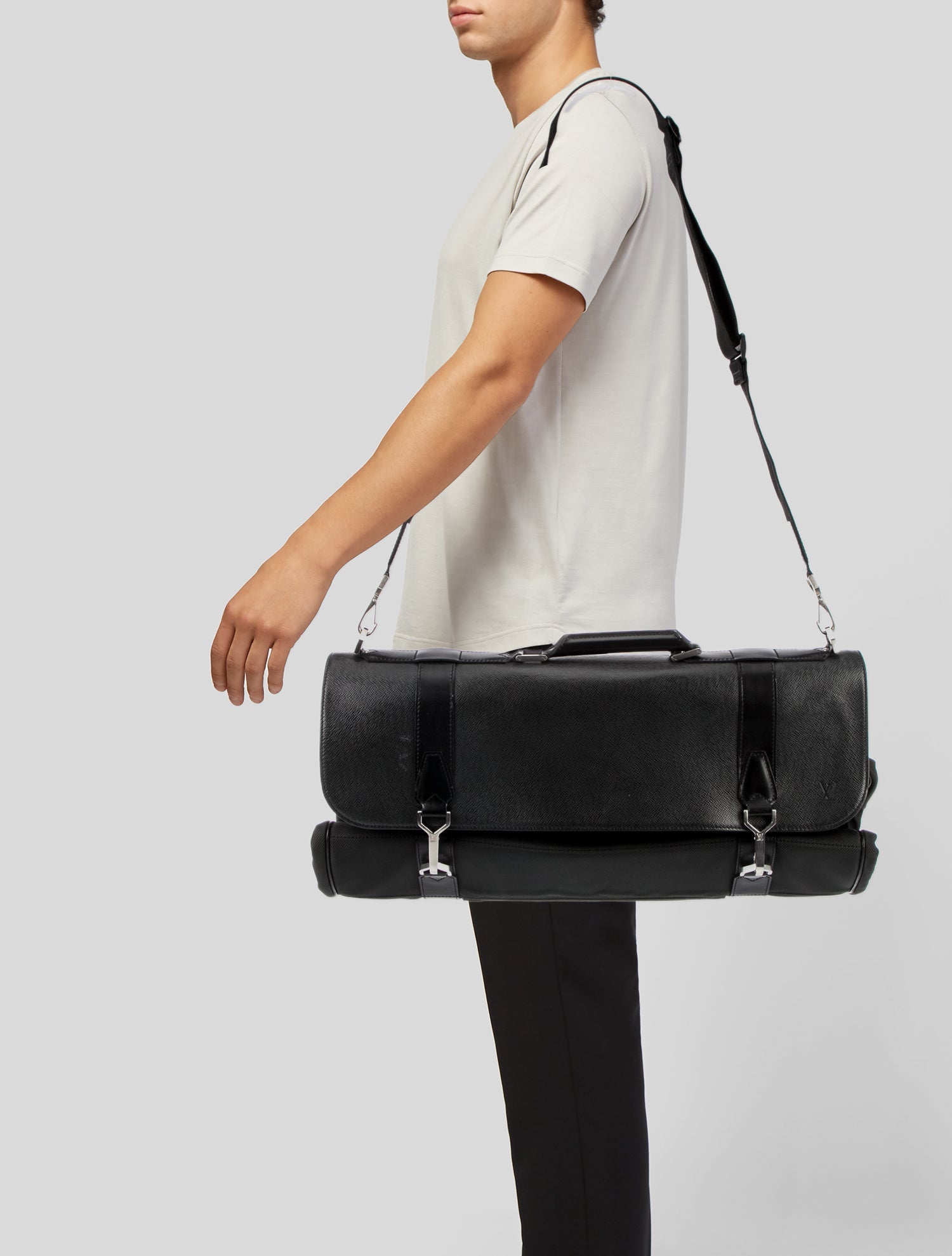 Louis Vuitton Taïga Gibeciere Garment Bag Green Garment Covers, Bags