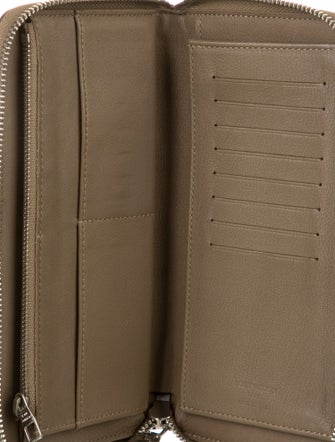 Louis Vuitton Taiga Leather Zippy Wallet