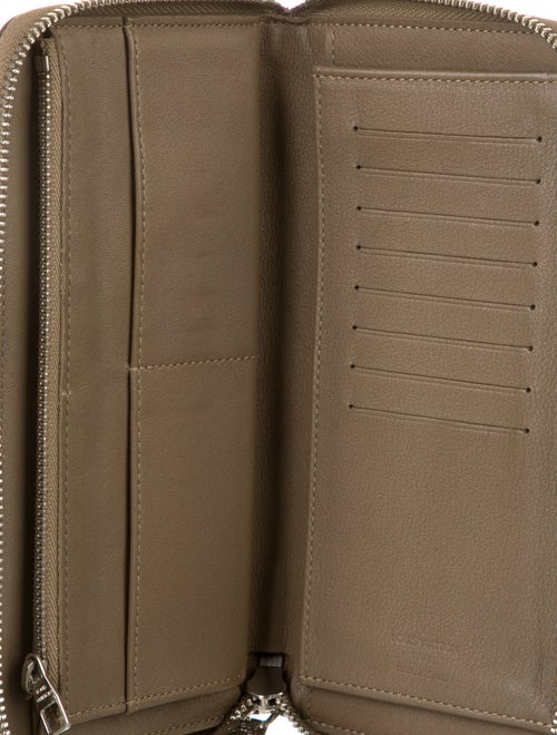 Louis Vuitton Taiga Leather Zippy Wallet