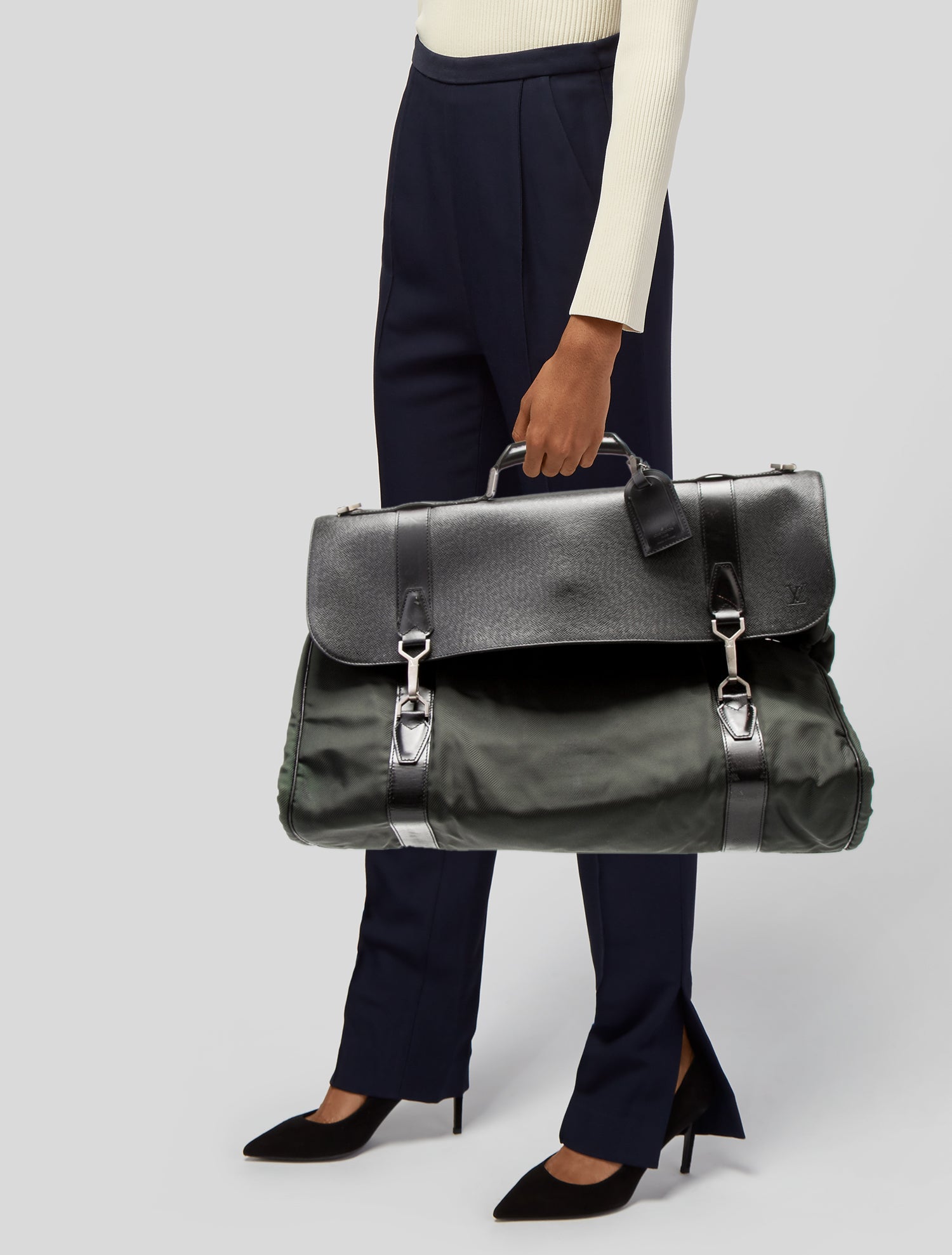 Louis Vuitton Taiga Leather Gibecière