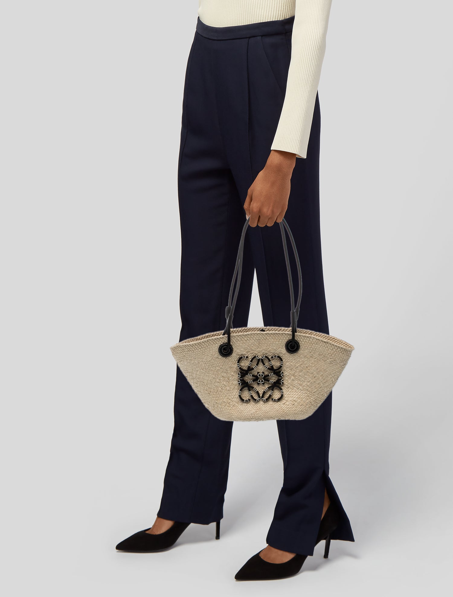 Loewe Raffia Anagram Small 2023