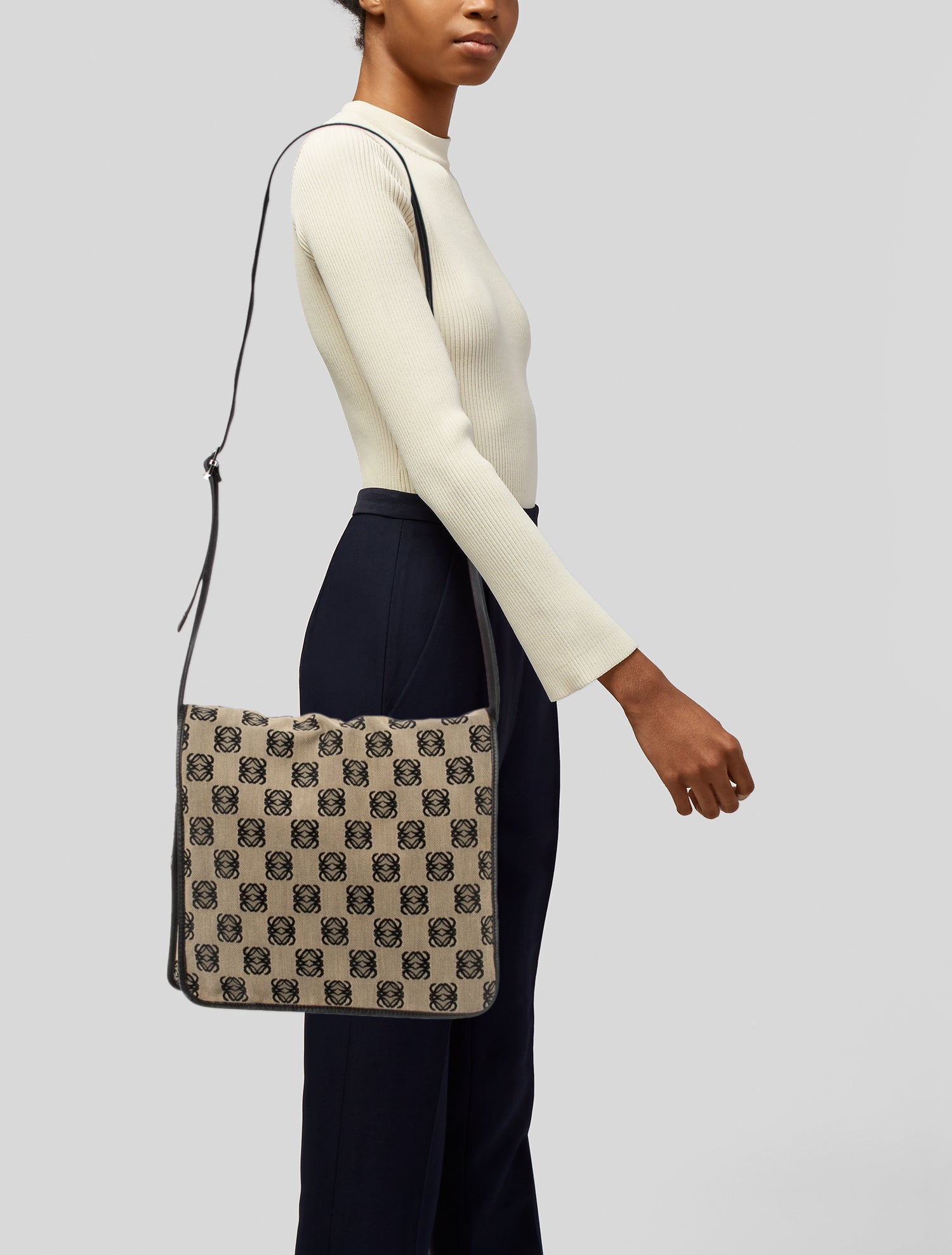 Loewe Signature Anagram Vintage