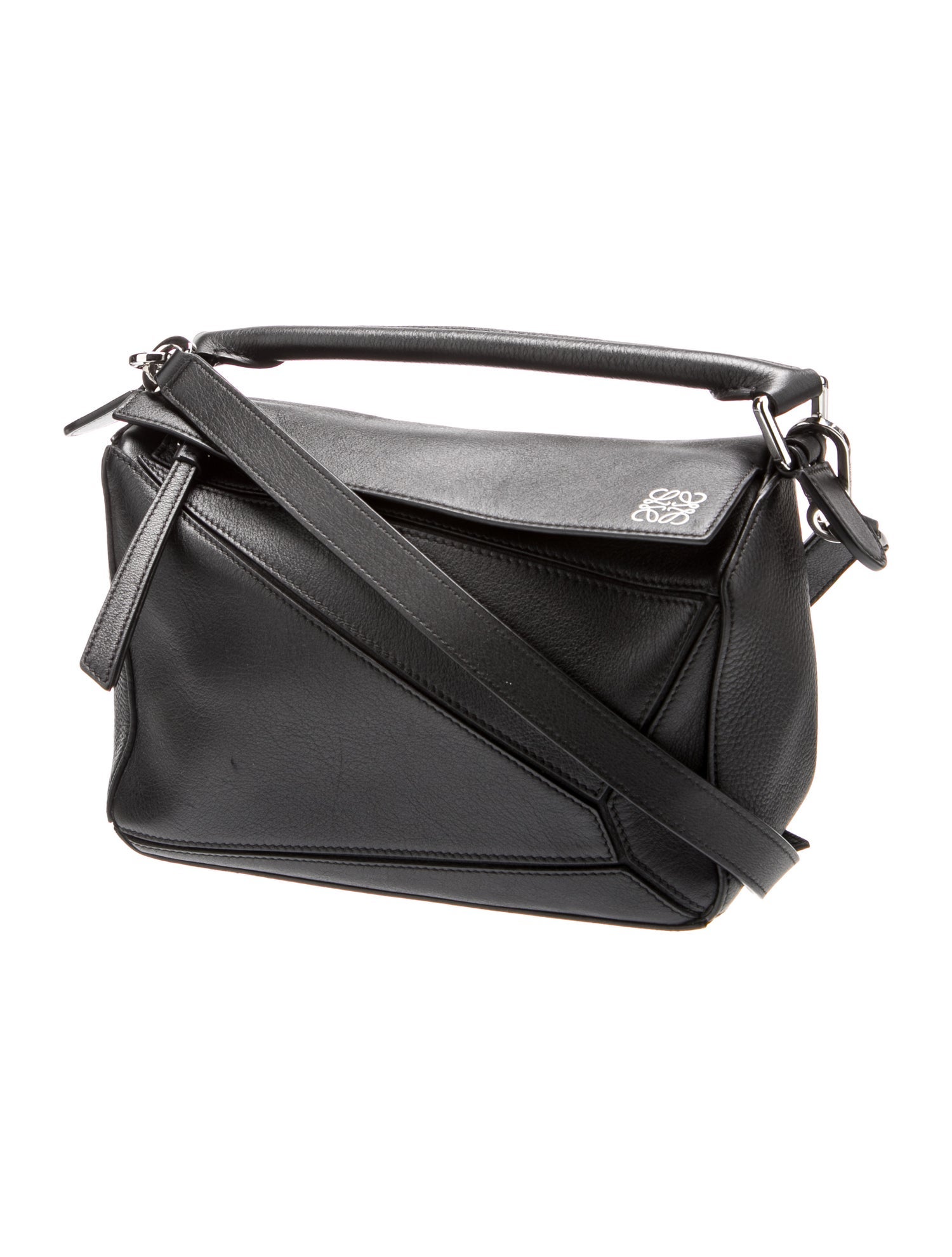 LOEWE ブラックレザー ショルダーバッグ 朝まで値下げLOEWE ブラックレザー ショルダーバッグ