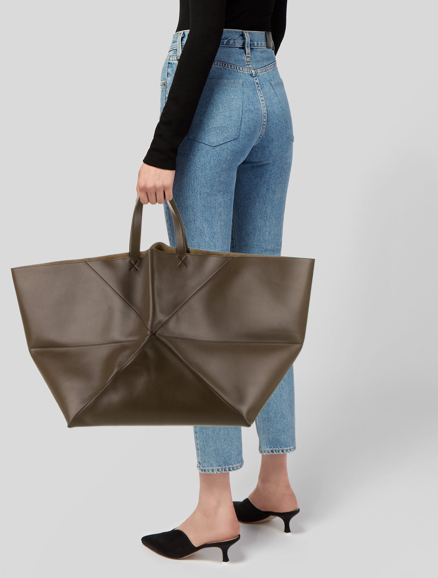 Loewe Leather Puzzle Medium 2023