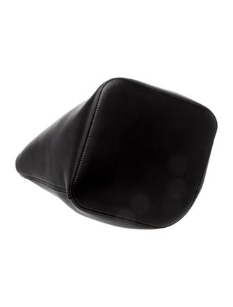 Loewe Leather Pebble bucket Medium 2024