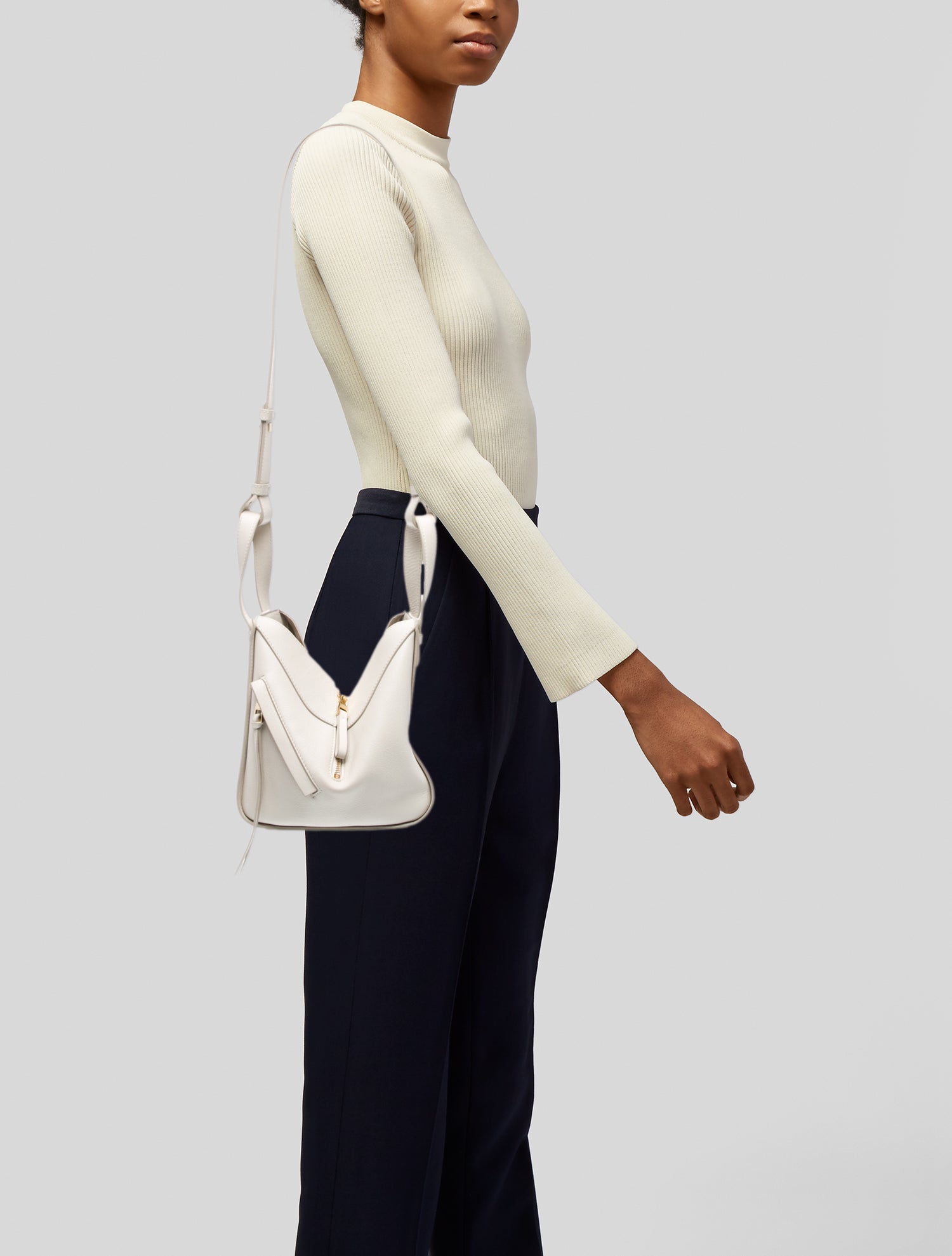 Loewe Calfskin Hammock Compact 2023