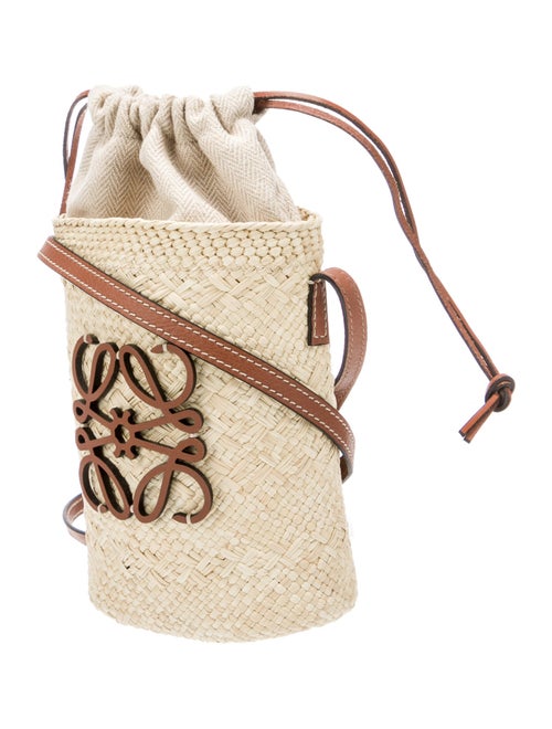 Loewe Straw Anagram 2023