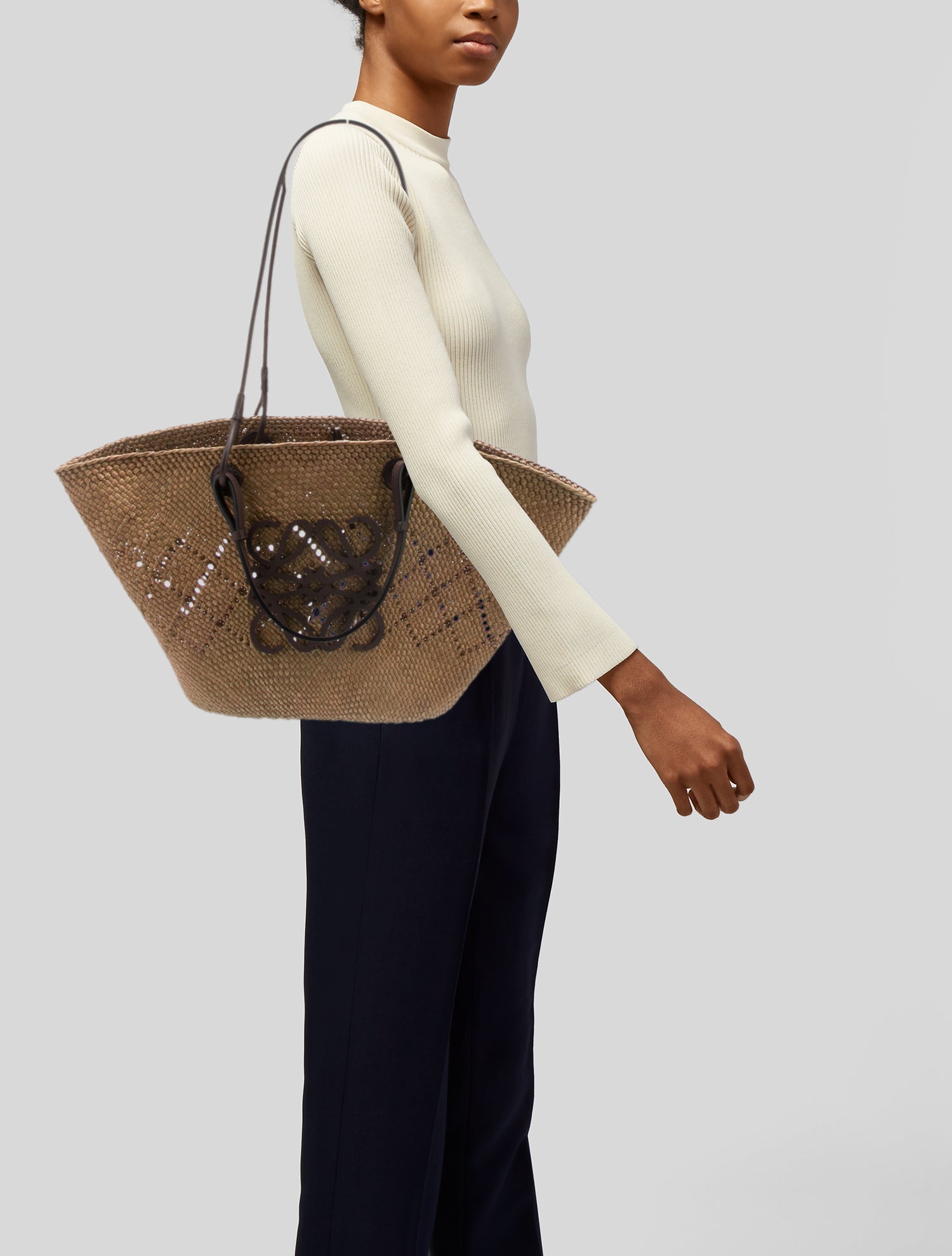 Loewe Raffia Anagram Medium 2024
