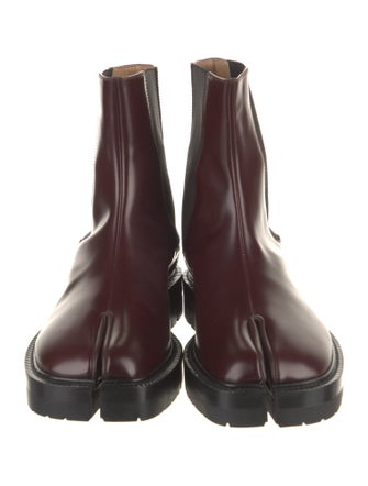 Maison Margiela Leather Cutout Accent Chelsea Boots