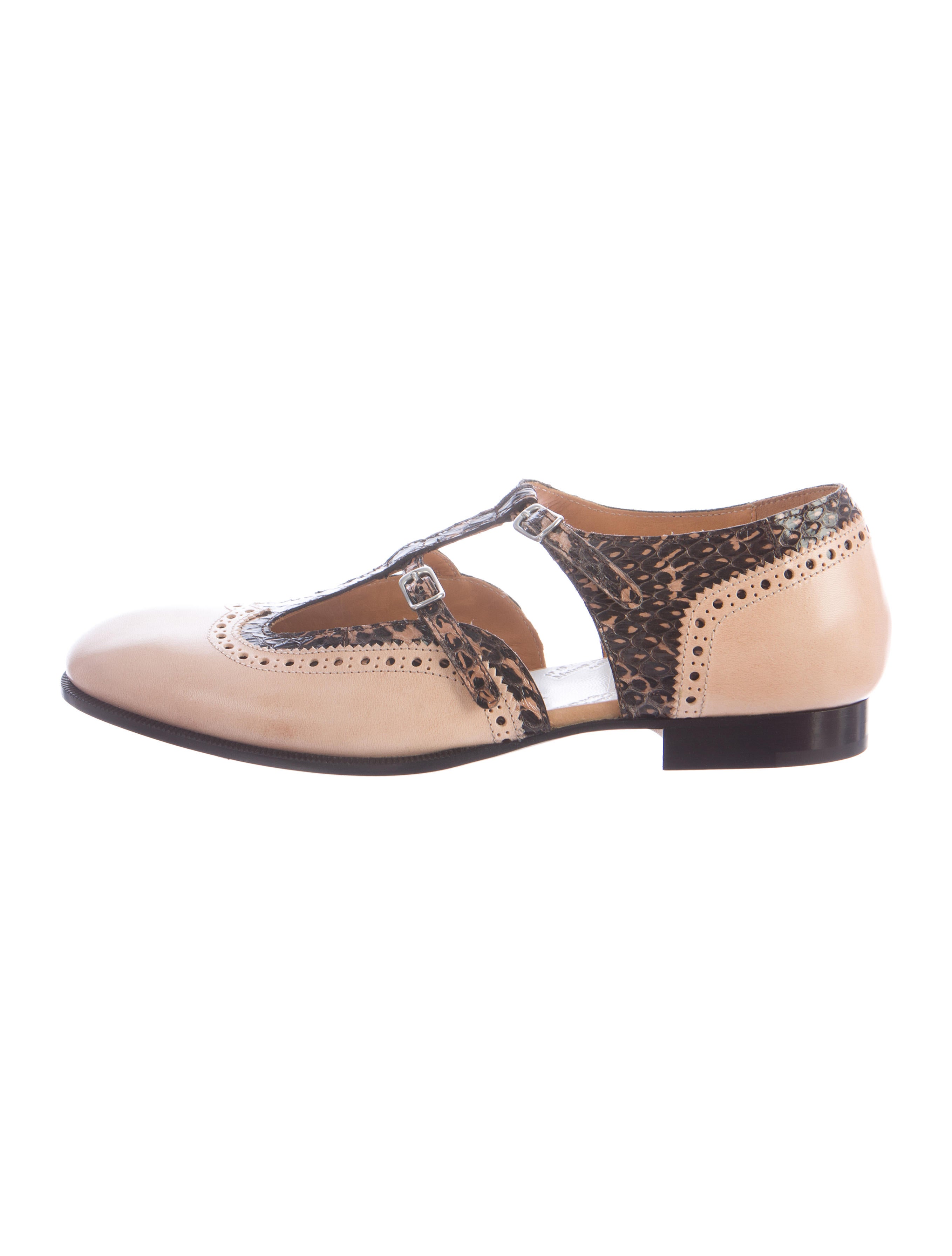 maison martin margiela oxford shoes maison martin margiela emboss trimmed square toe oxfords maison martin margiela oxford shoes maison martin margiela emboss trimmed square toe oxfords
