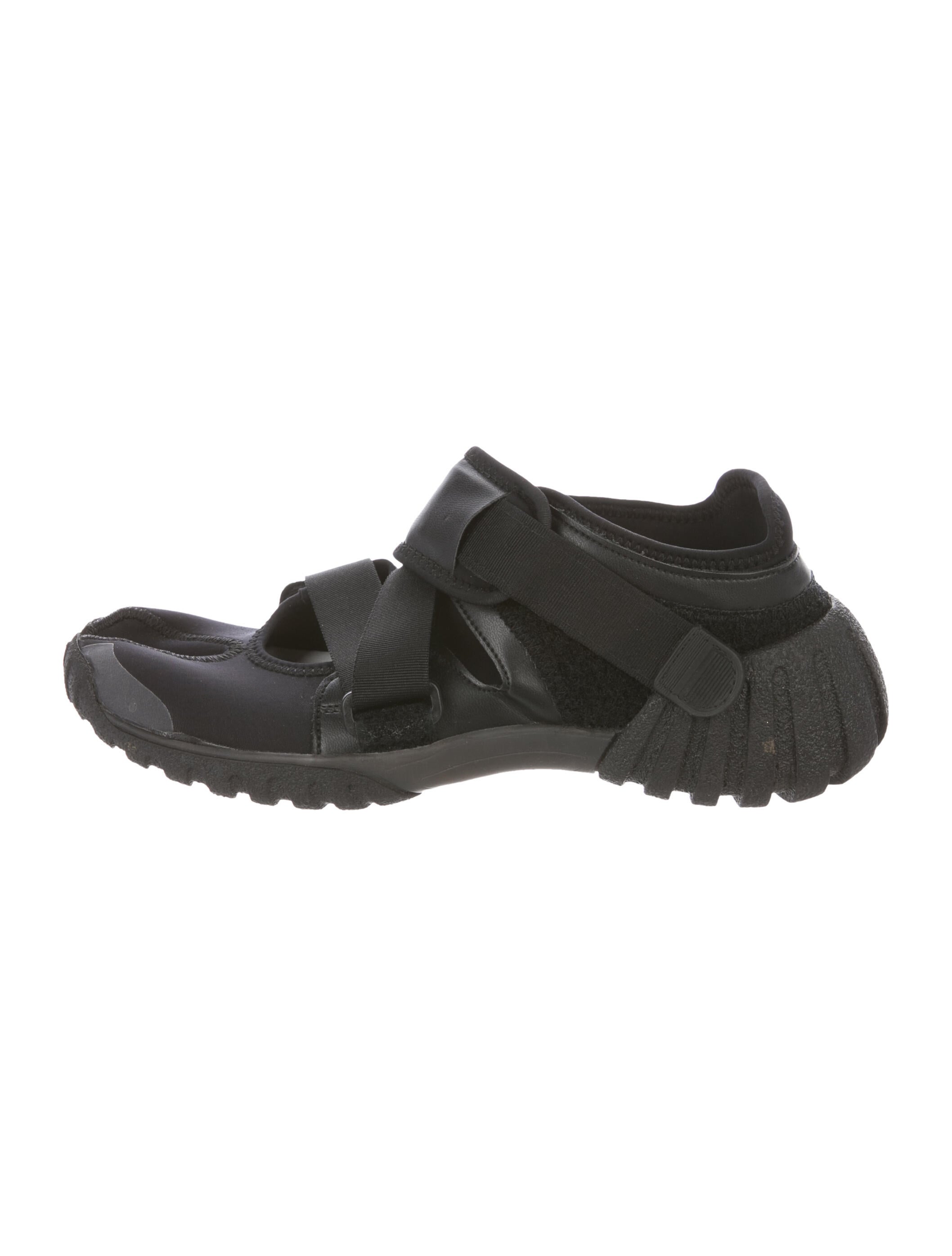 靴 Maison Margiela MEDIC Maison Margiela Medic Tabi Neoprene Sneakers - Black