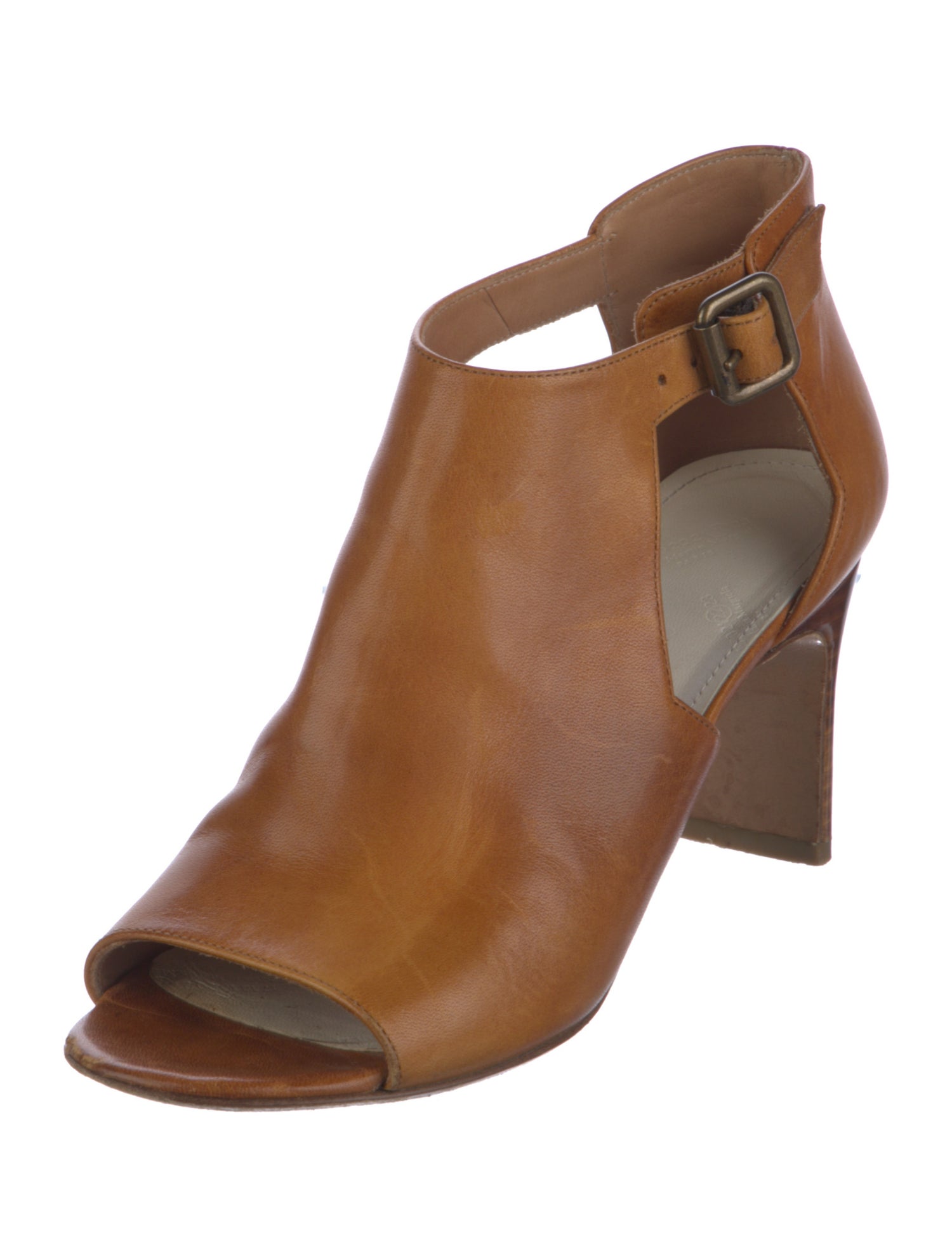 Maison Margiela Leather Cutout Accent T-Strap Pumps