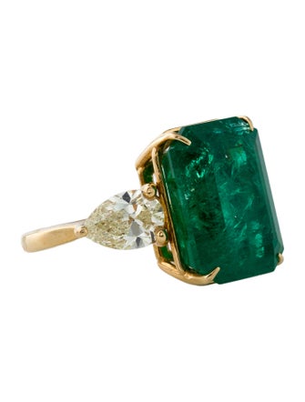 Maria Jose Jewelry 18K 10.52ct Emerald & Diamond Cocktail Ring