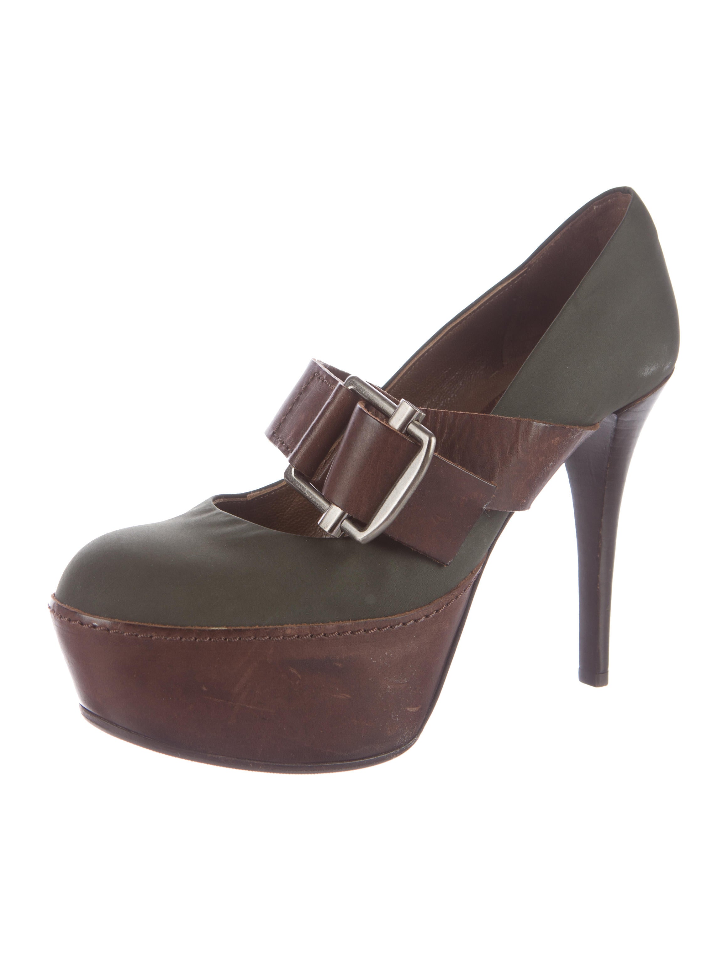 sparx sandals black price