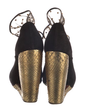 Marc Jacobs Suede Pumps