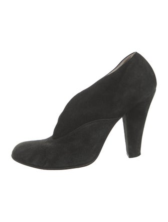 Marc Jacobs Suede Pumps