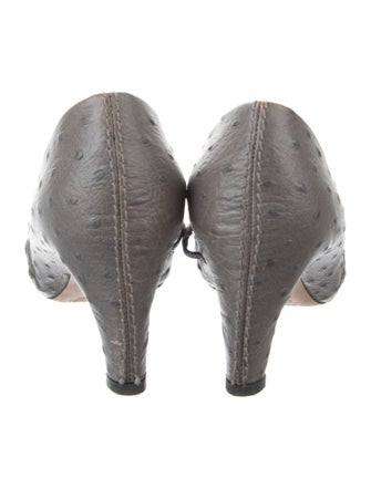 Marc Jacobs Embossed Leather Pumps