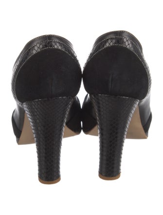 Marc Jacobs Leather Cutout Accent Pumps