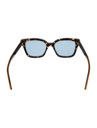 Marc Jacobs Oversize Tinted Sunglasses