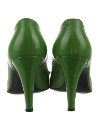 Marc Jacobs Leather Bow Accents Pumps