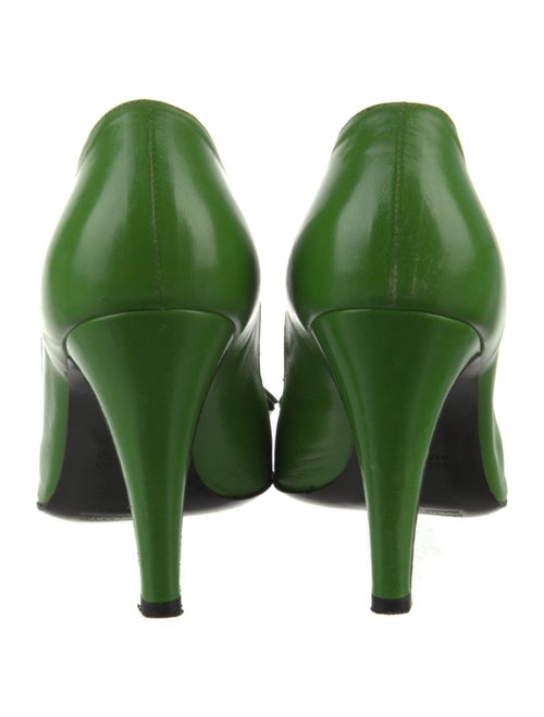 Marc Jacobs Leather Bow Accents Pumps