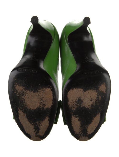 Marc Jacobs Leather Bow Accents Pumps