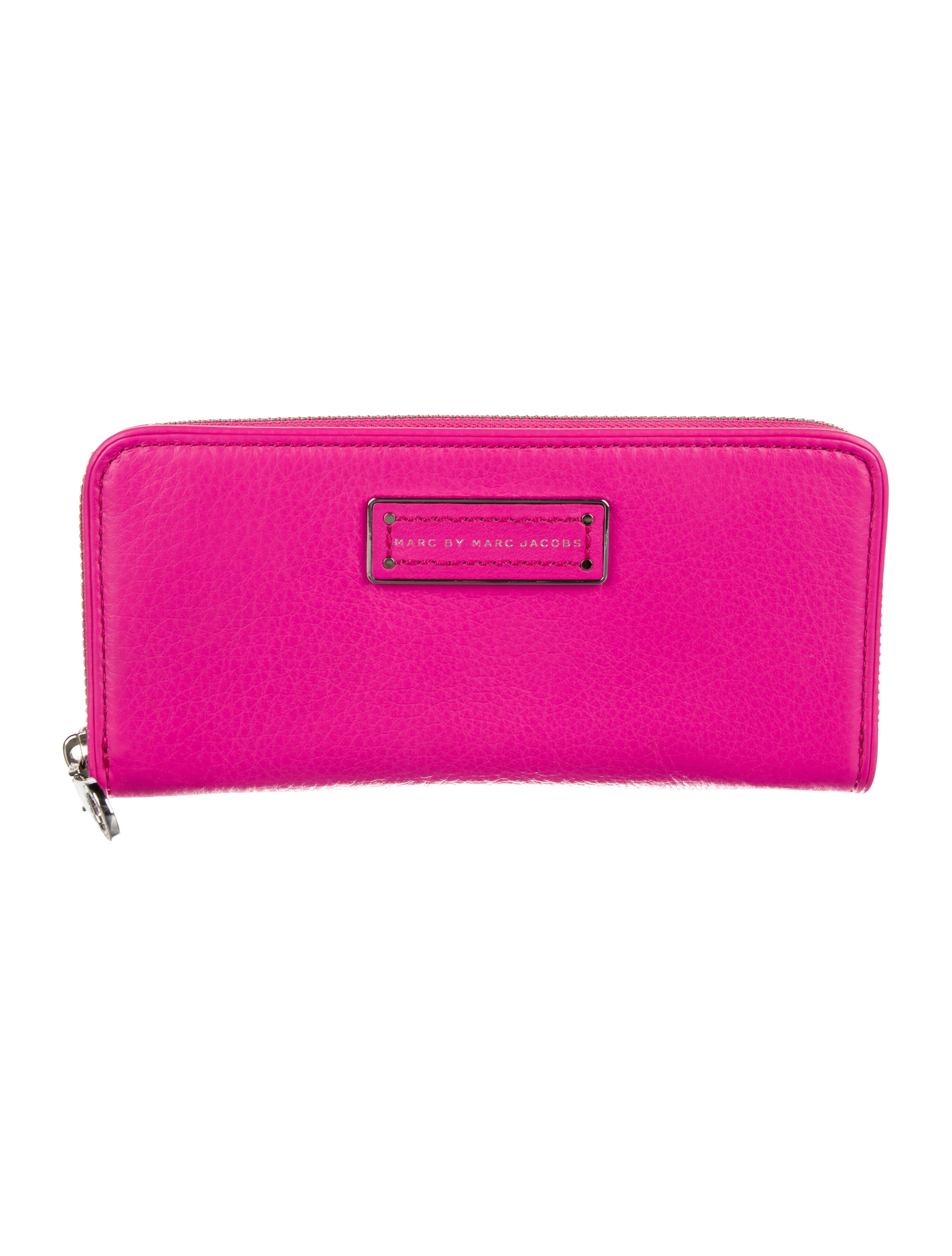 Marc Jacobs Leather Continental Wallet