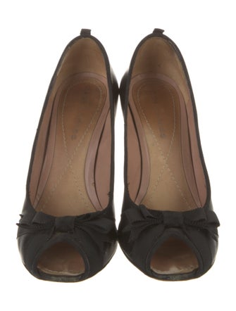 Marc Jacobs Leather Bow Accents Pumps