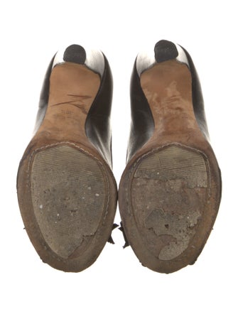 Marc Jacobs Leather Bow Accents Pumps